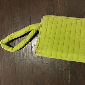 BEIS “The Clutch” with changing pad